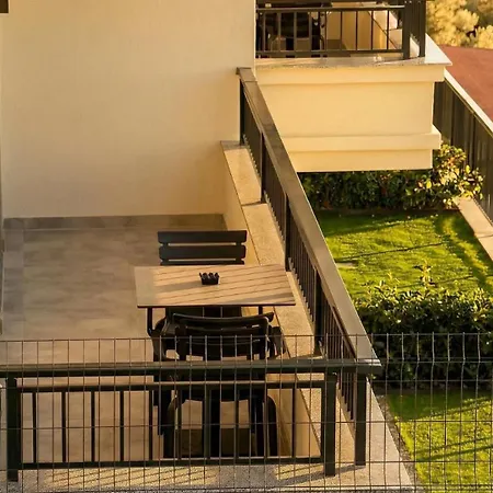 Toptepehome アパートホテル Tire